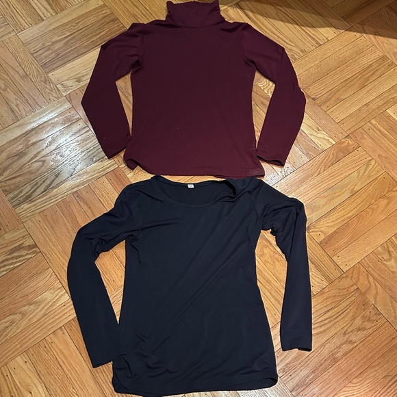 2 Uniqlo shirts size M - Picture 1 of 3